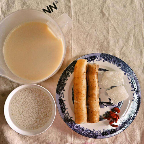 营养的栗子黑黄豆浆