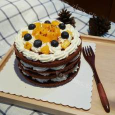 美味的蓝莓芒果裱花蛋糕
