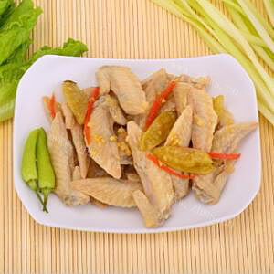 美味的泡椒炖鸡翅根 