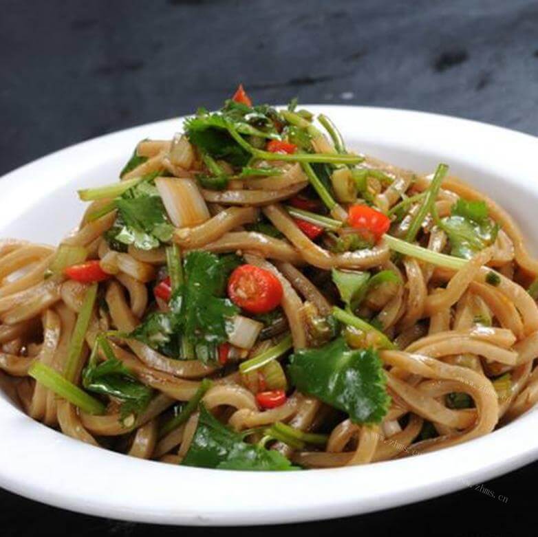 美味的三椒炒莜面