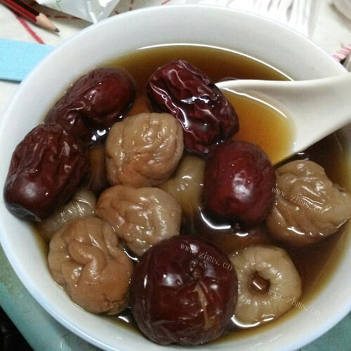 口感香甜的红枣煮荔枝