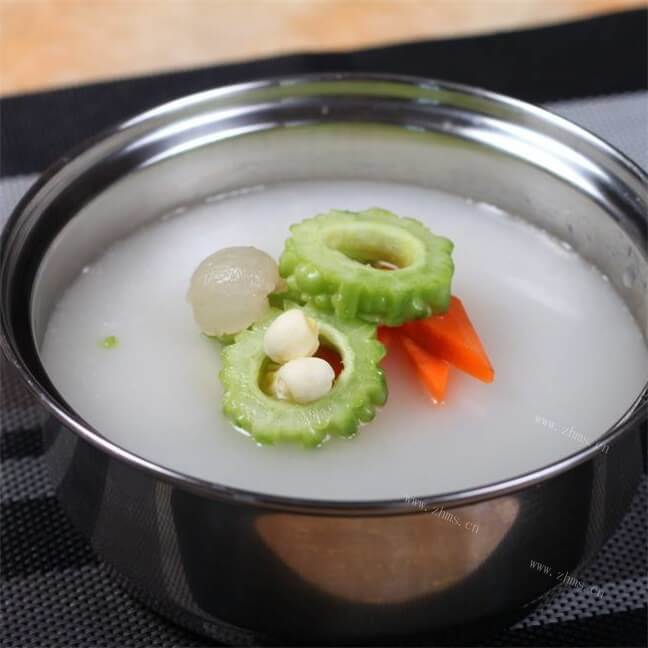 好喝的苦瓜莲子排骨汤