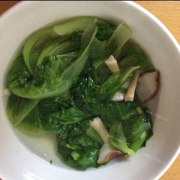 保湿的黄豆芽生菜汤