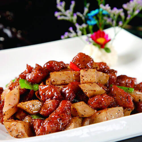 美味的黄瓜丁干拌牛肉粒
