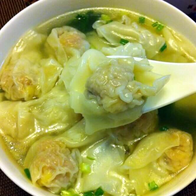 美味药芹香菇馄饨