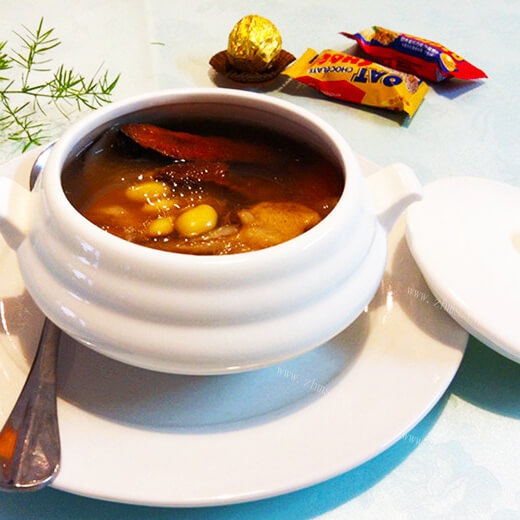 「美味可口」土茯苓扁豆大骨汤