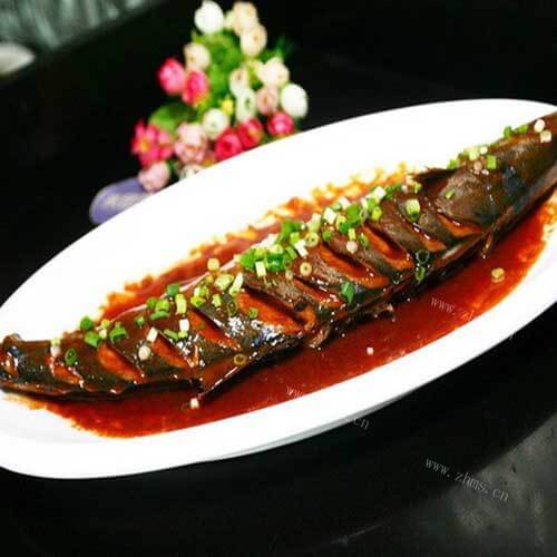 可口的酱焖鲅鱼豆腐
