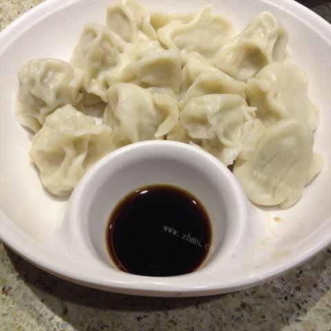 美味的白菜平菇饺
