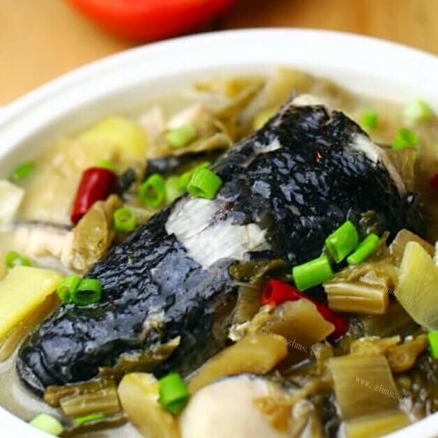 鱼头鱼尾焖咸菜