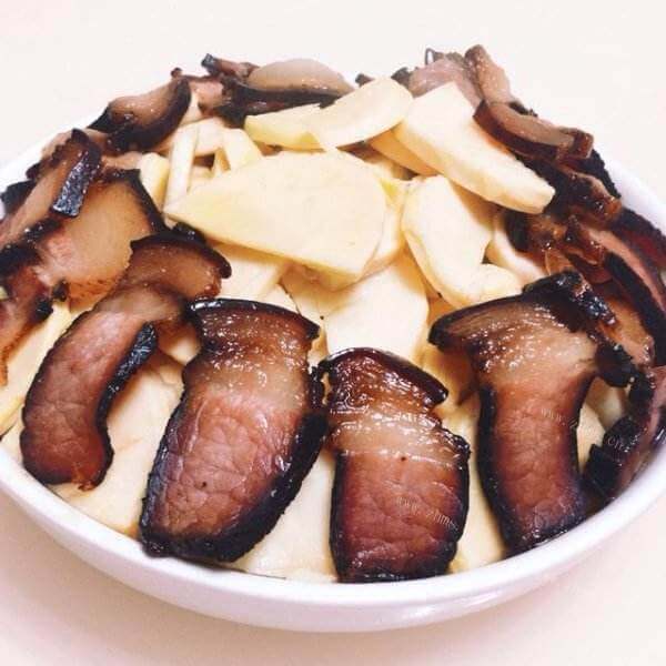 美味的干菜蒸腊肉