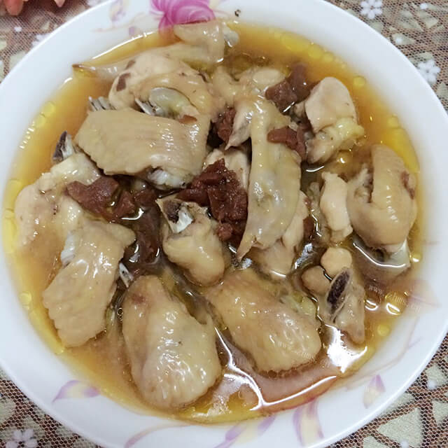 鲜美的酸梅鱼煲