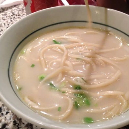 鲜甜的鱼汤烩手擀面