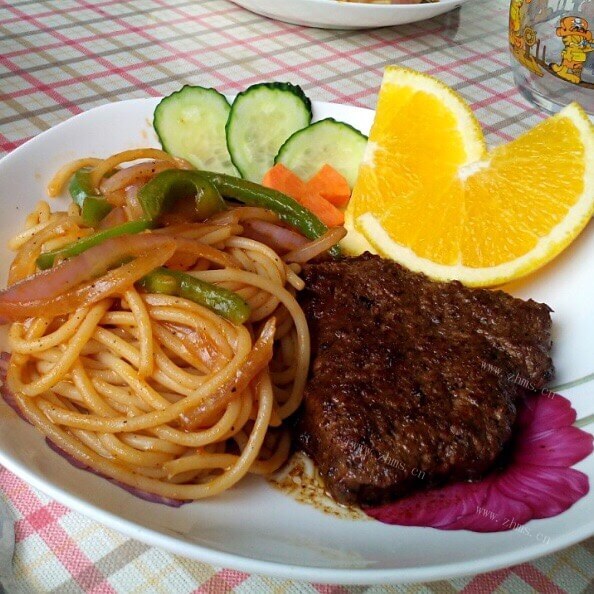美味的牛排意面套餐