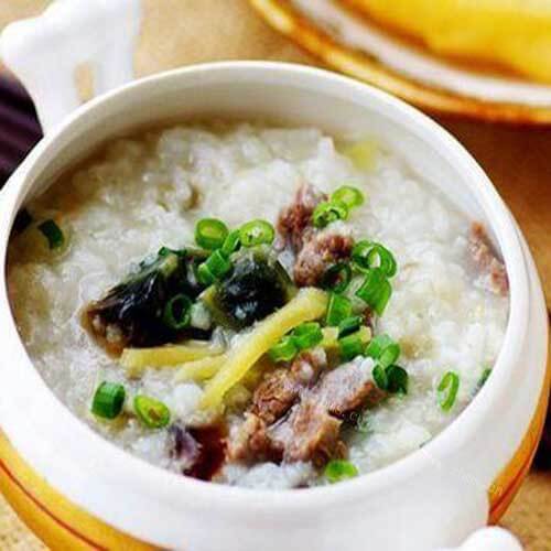 美味的黄金皮蛋瘦肉粥
