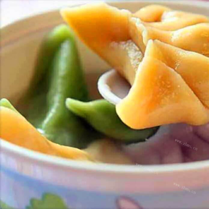 美味的胡萝卜菲菜猪肉饺子
