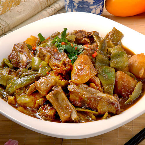 家常土豆烩豆角
