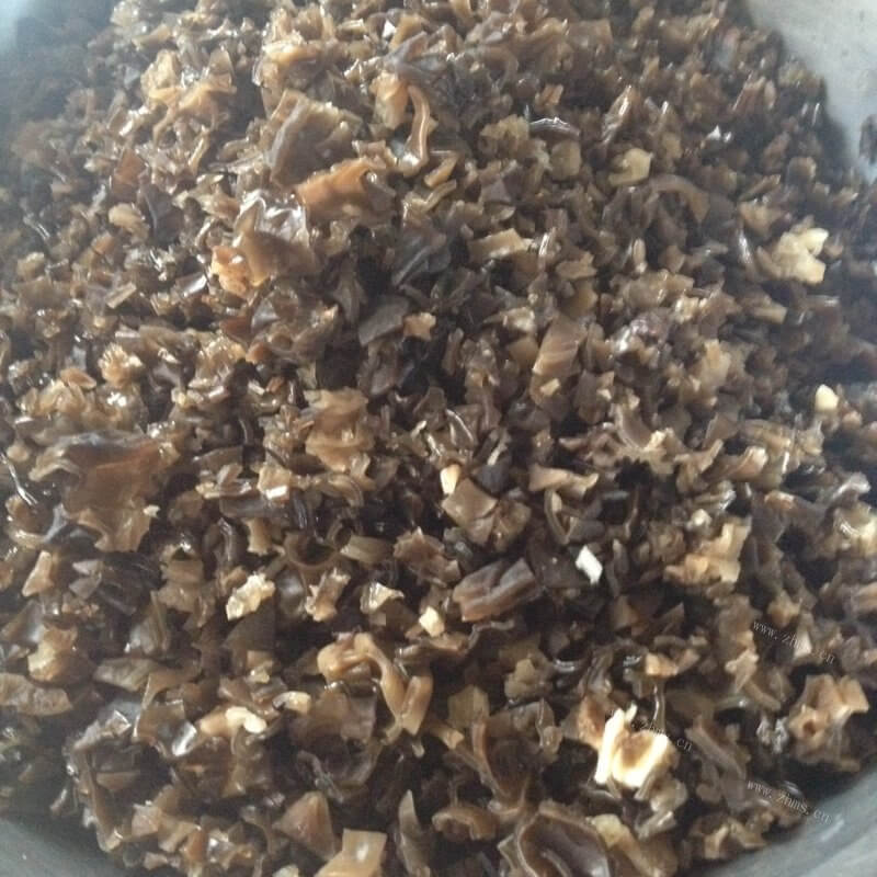 自制香菇木耳饺子做法图解2)