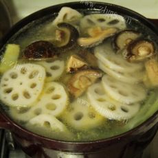 美味茶树菇莲藕汤