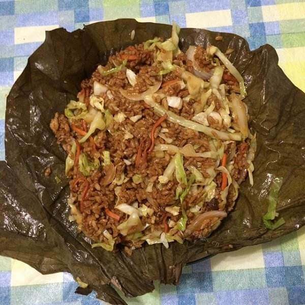 美味的荷叶煲仔饭 