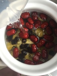 美味的桂圆菠萝汤做法图解9)
