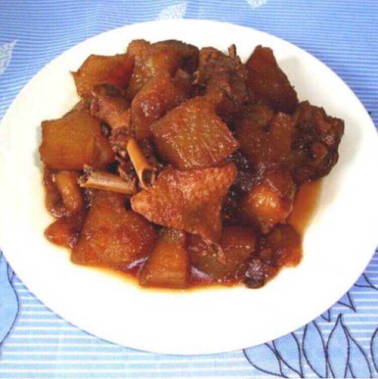 美味的卤鸭烩冬瓜