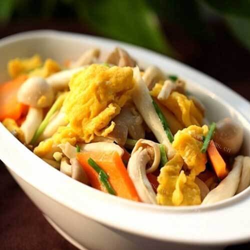 美味的丝瓜蘑菇炒鸡蛋