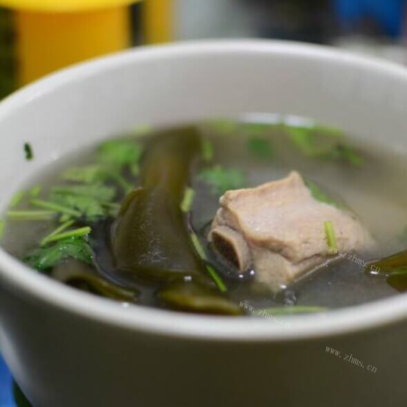 好吃的鸡腿菇海带排骨汤