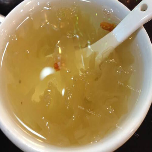 美味的银耳八宝汤