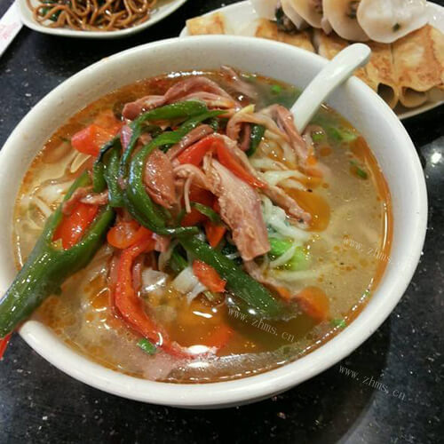 好吃的麻辣酸豆角牛肚面