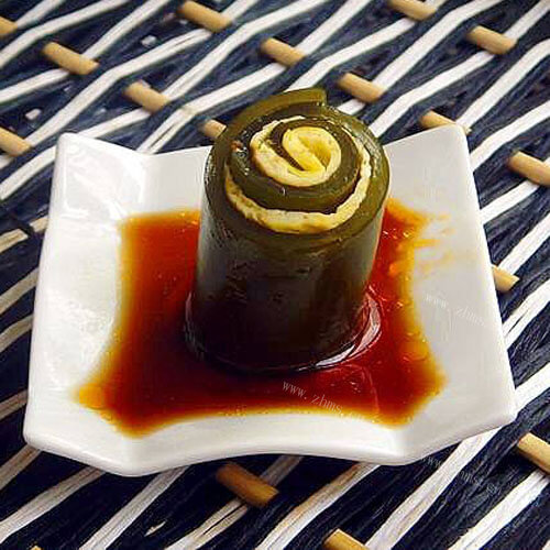 美味的凉拌海带鸡蛋卷