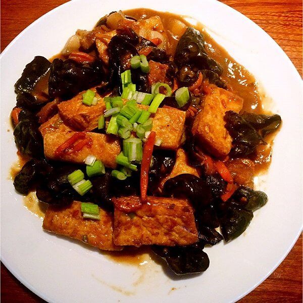 好吃的香煎豆腐烧木耳
