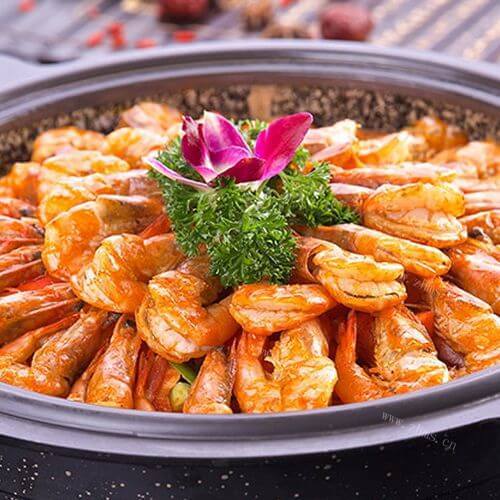 美味的麻辣干锅鸡翅虾 