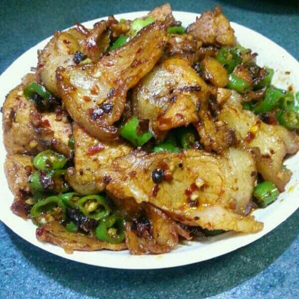 美味的青红椒炒回锅肉