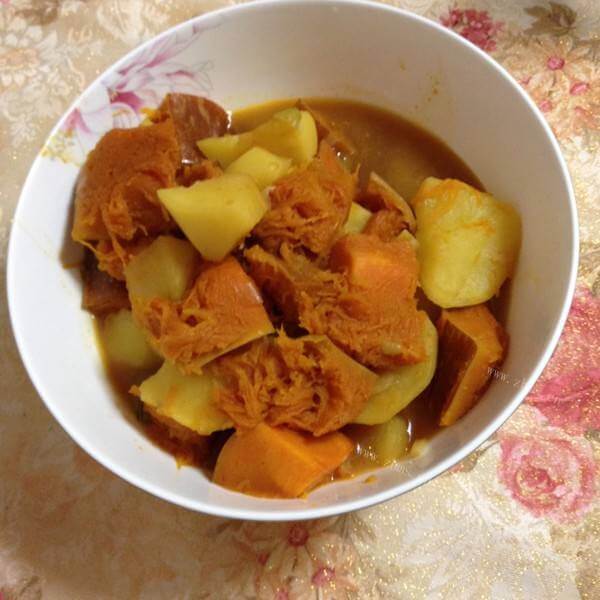 美味的南瓜土豆泡菜汤