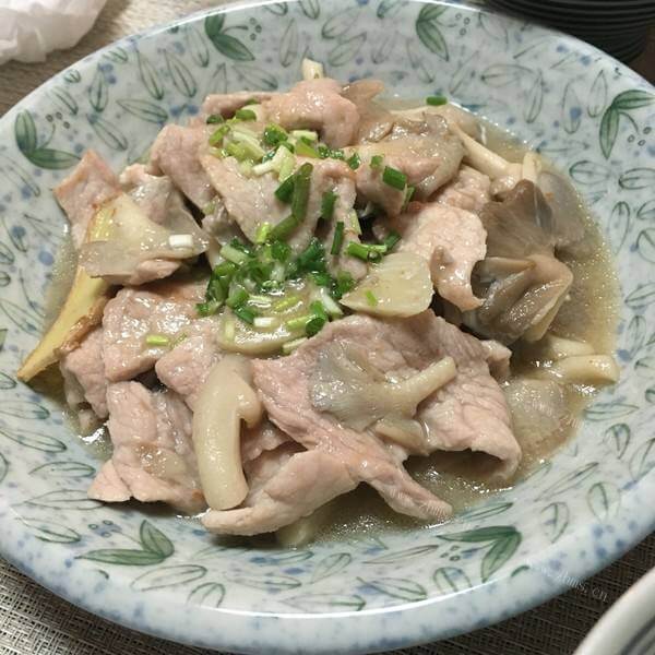 好吃的平菇肉片