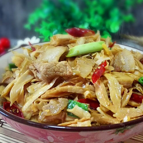 家常土豆胡萝卜烧笋干