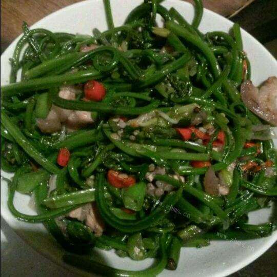 好吃的腊肉番茄煮水蕨
