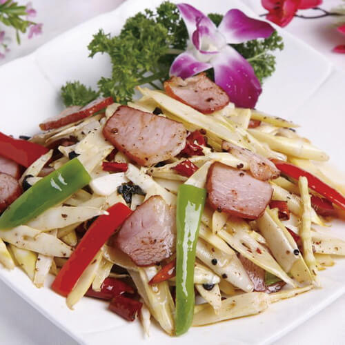 嫩滑腊肉焖春笋