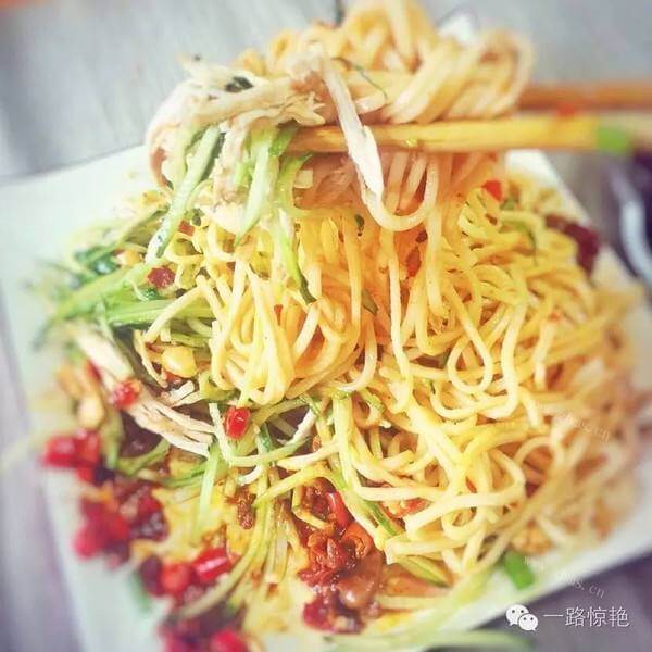 好吃的鸡肉麻酱凉面