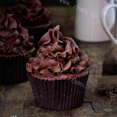 甜中带苦的黑巧克力杯子蛋糕