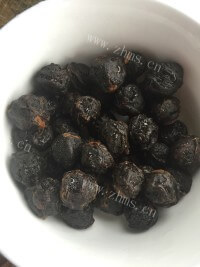 美味的桂圆菠萝汤做法图解5)