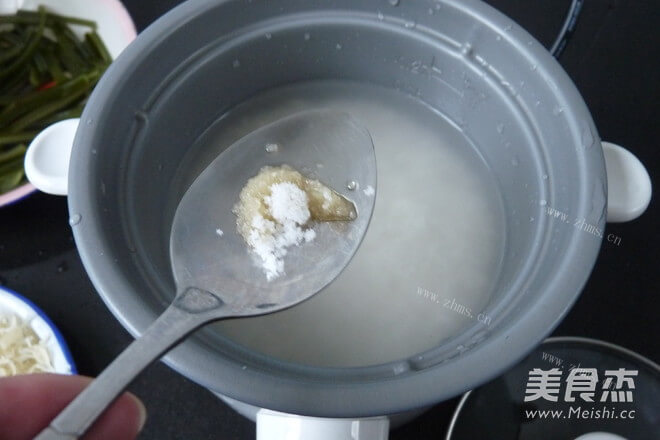 营养海带鱼香焖饭做法图解1)