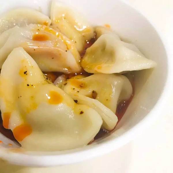 美味香辣红油水饺