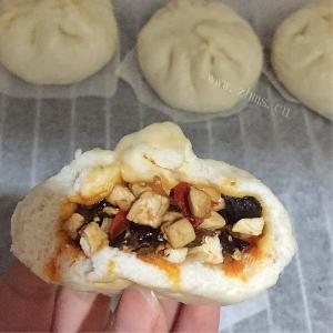 美味的韭菜鸡蛋豆腐包