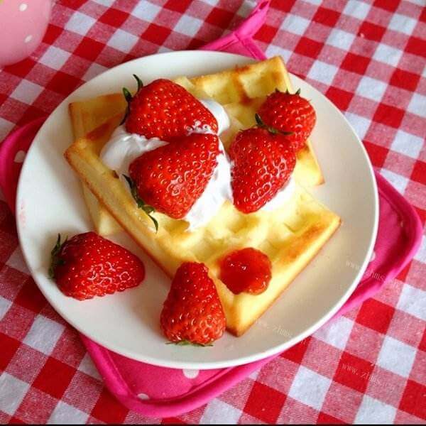 美味的莓子华夫饼