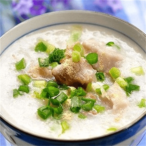 美味的芋头排骨粥