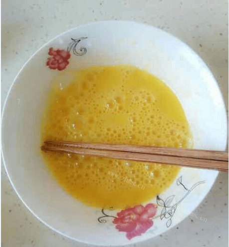 营养的百合鸡蛋汤做法图解2)
