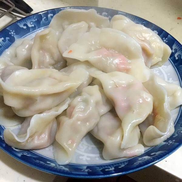 鲜嫩的胡萝卜虾泥水饺