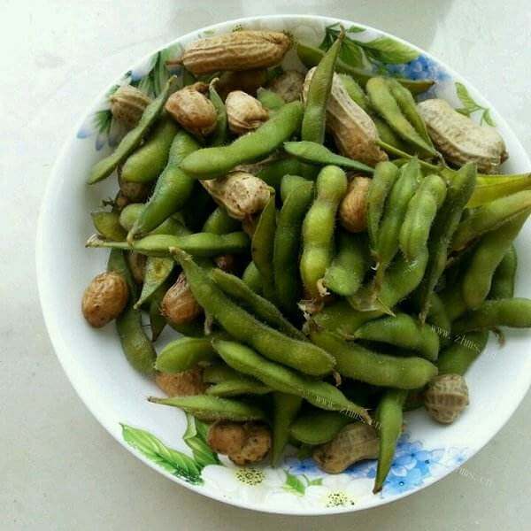 美味的五香花生毛豆角