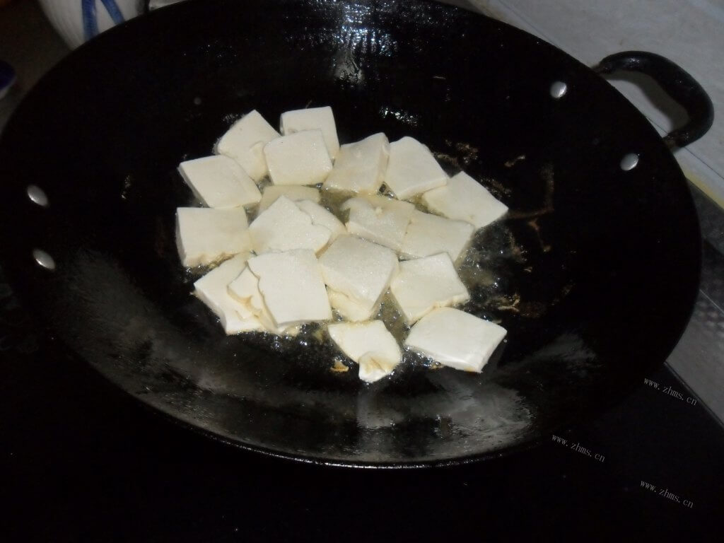 美味的豆腐炒上海青做法图解3)